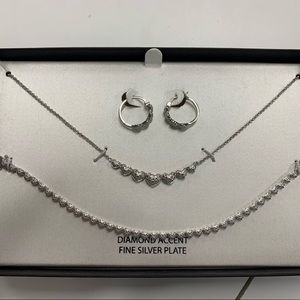 NWT: Silver plate jewelry set